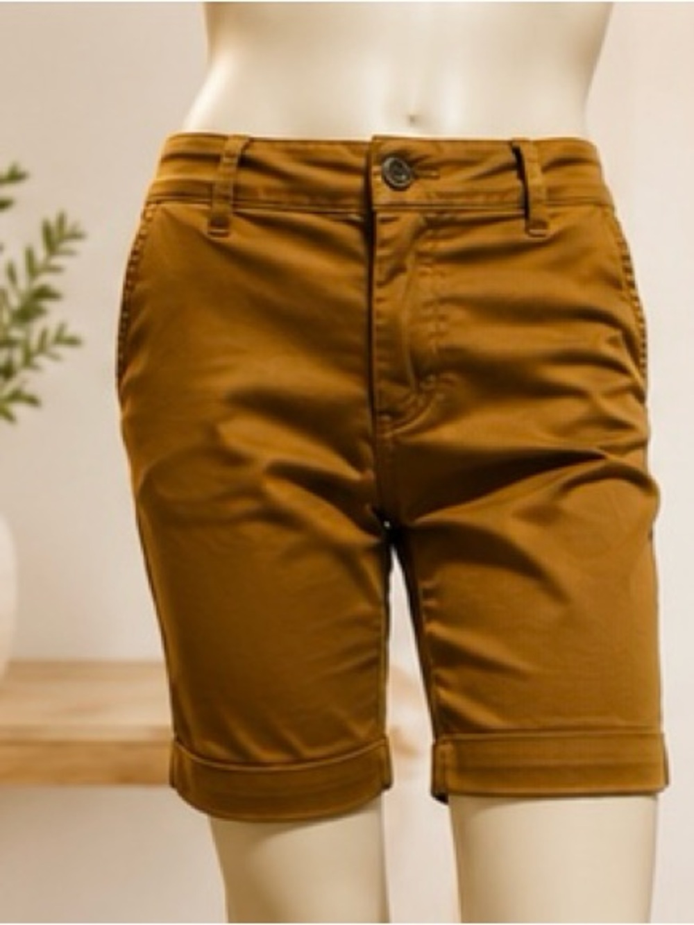 BÖHME BERMUDA SHORTS
SIZE 28 | MID RISE STRETCH CHINO